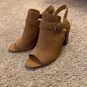 TAHARI suede heels
